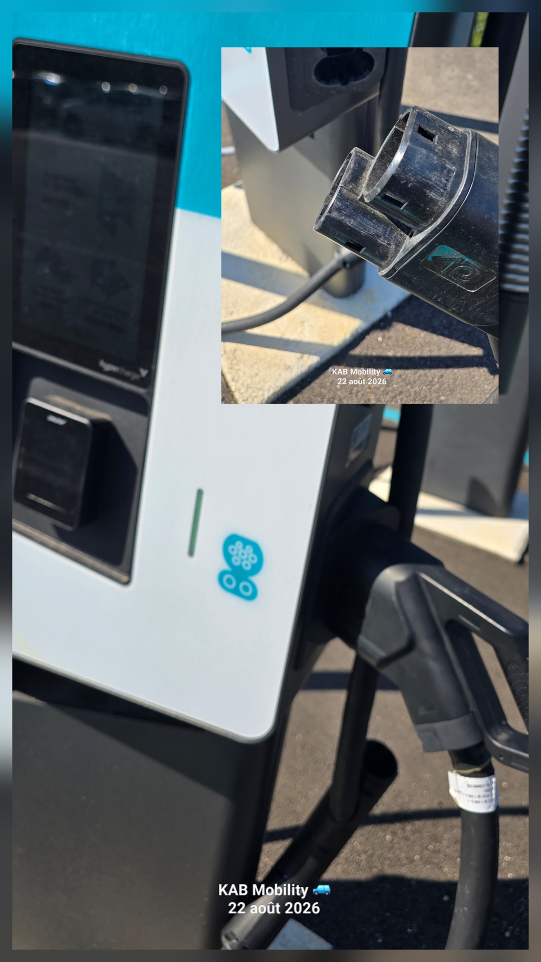 Borne de recharge rapide publique et son connecteur attaché, utilisé pour la recharge d'un véhicule électrique